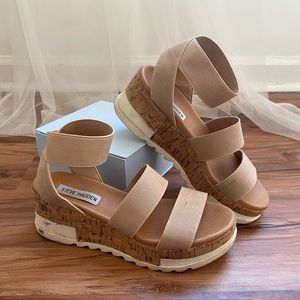 Steve Madden Flatform sandal size 6